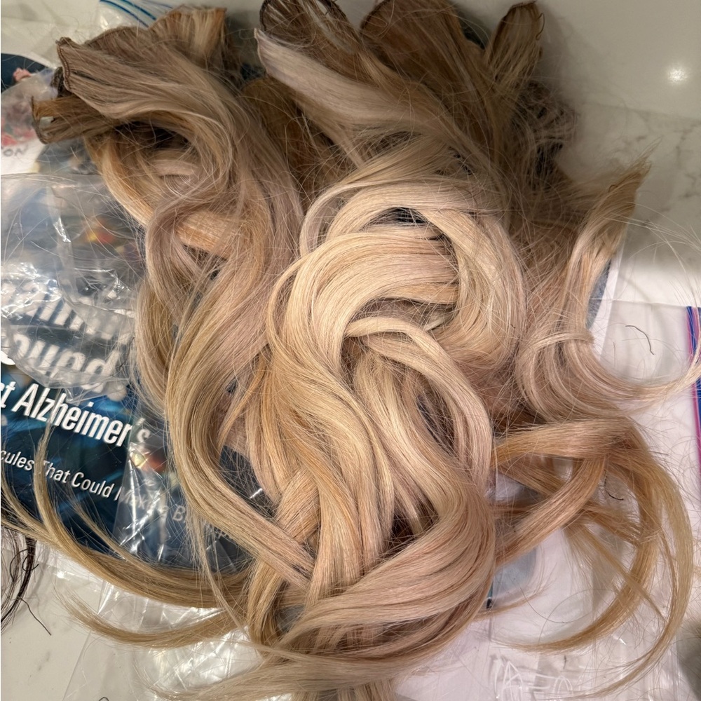 19 wefts of blond blend 22 inch extensions covet and mane